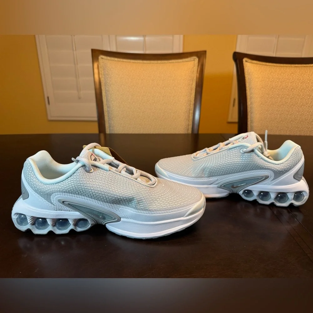 New Nike Air Max DN White Gray Sneaker Shoes Size US 7Y